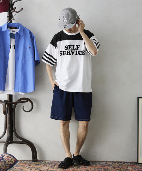 JOURNAL STANDARD relume（ジャーナルスタンダード　レリューム）の「FOOTBALL プリントTシャツ（Tシャツ/カットソー・メンズ・ブラック系その他2/ブラック系その他/ボルドー/グリーン/ブルー/レッド/ネイビー/ブラック・LARGE/MEDIUM）」の2枚目の写真