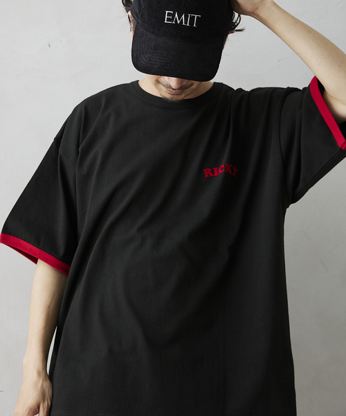JOURNAL STANDARD relume（ジャーナルスタンダード　レリューム）の「FOOTBALL プリントTシャツ（Tシャツ/カットソー・メンズ・ブラック系その他2/ブラック系その他/ボルドー/グリーン/ブルー/レッド/ネイビー/ブラック・LARGE/MEDIUM）」の3枚目の写真