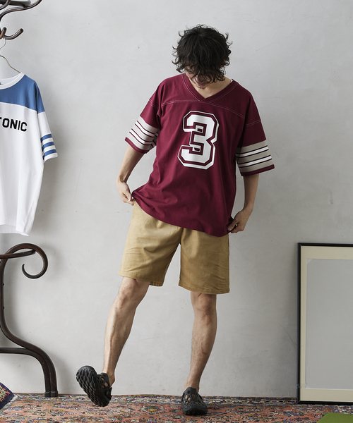 JOURNAL STANDARD relume（ジャーナルスタンダード　レリューム）の「FOOTBALL プリントTシャツ（Tシャツ/カットソー・メンズ・ブラック系その他2/ブラック系その他/ボルドー/グリーン/ブルー/レッド/ネイビー/ブラック・LARGE/MEDIUM）」の8枚目の写真