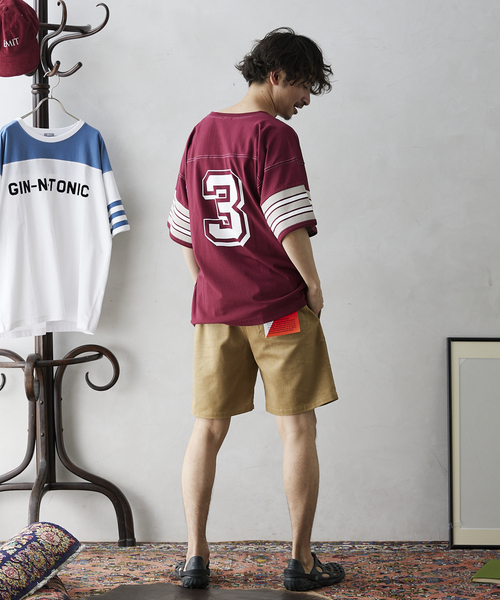 JOURNAL STANDARD relume（ジャーナルスタンダード　レリューム）の「FOOTBALL プリントTシャツ（Tシャツ/カットソー・メンズ・ブラック系その他2/ブラック系その他/ボルドー/グリーン/ブルー/レッド/ネイビー/ブラック・LARGE/MEDIUM）」の9枚目の写真