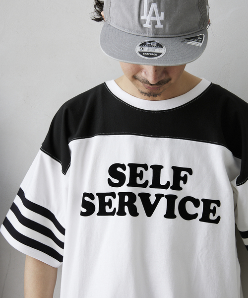JOURNAL STANDARD relume（ジャーナルスタンダード　レリューム）の「FOOTBALL プリントTシャツ（Tシャツ/カットソー・メンズ・ブラック系その他2/ブラック系その他/ボルドー/グリーン/ブルー/レッド/ネイビー/ブラック・LARGE/MEDIUM）」の13枚目の写真