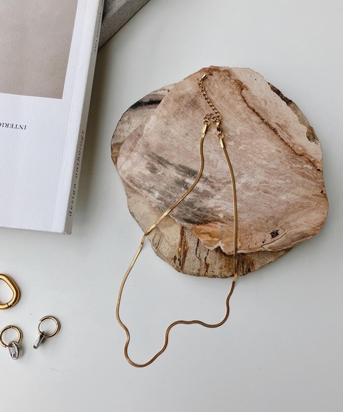 AS KNOW AS plus（アズノゥアズプラス）の「シンプル スネークネックレス ステンレス（ネックレス・レディース・シルバー/ゴールド・FREE）」の2枚目の写真