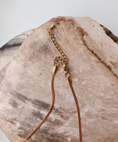 AS KNOW AS plus（アズノゥアズプラス）の「シンプル スネークネックレス ステンレス（ネックレス・レディース・シルバー/ゴールド・FREE）」の6枚目の写真