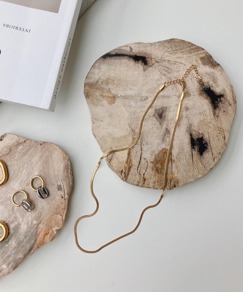 AS KNOW AS plus（アズノゥアズプラス）の「シンプル スネークネックレス ステンレス（ネックレス・レディース・シルバー/ゴールド・FREE）」の4枚目の写真