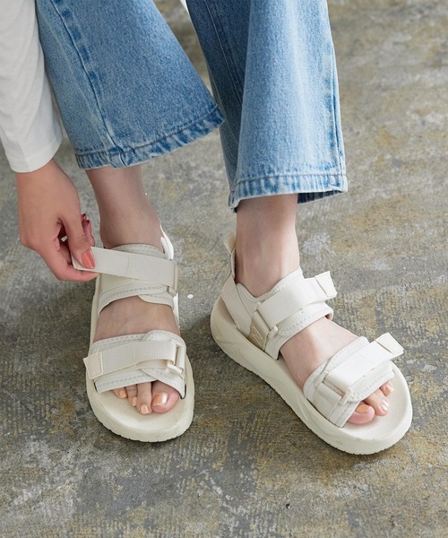 KOBE LETTUCE（コウベレタス）の「ベルクロスポーツサンダル（サンダル・レディース・ホワイト/ブラック/マルチ・LL/S/M/L）」の2枚目の写真