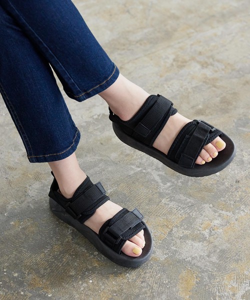 KOBE LETTUCE（コウベレタス）の「ベルクロスポーツサンダル（サンダル・レディース・ホワイト/ブラック/マルチ・LL/S/M/L）」の3枚目の写真