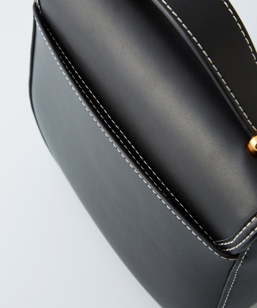 ROPE'（ロペ）の「RPロゴモチーフ2WAYハーフムーンバッグ（ショルダーバッグ・レディース・ブラック・FREE）」の2枚目の写真