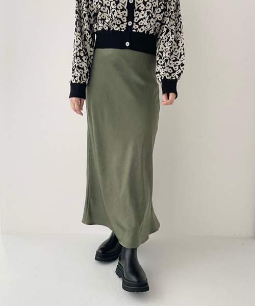 LOWRYS FARM(ローリーズファーム)の「シワサテンバイアスフレアスカート 127020(スカート・レディース・ブラック/ブラウン/ピンク/アイボリー/グリーン・FREE/FS)」の4枚目の写真