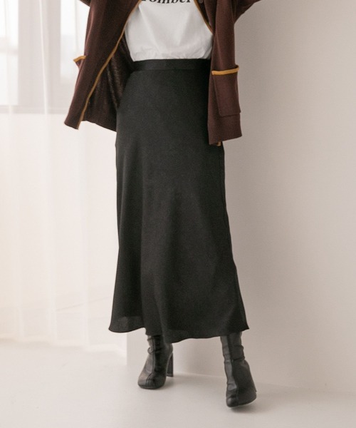 LOWRYS FARM(ローリーズファーム)の「シワサテンバイアスフレアスカート 127020(スカート・レディース・ブラック/ブラウン/ピンク/アイボリー/グリーン・FREE/FS)」の2枚目の写真