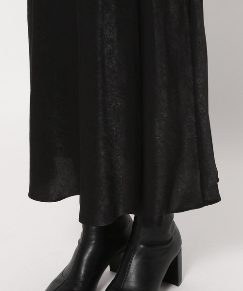 LOWRYS FARM(ローリーズファーム)の「シワサテンバイアスフレアスカート 127020(スカート・レディース・ブラック/ブラウン/ピンク/アイボリー/グリーン・FREE/FS)」の22枚目の写真