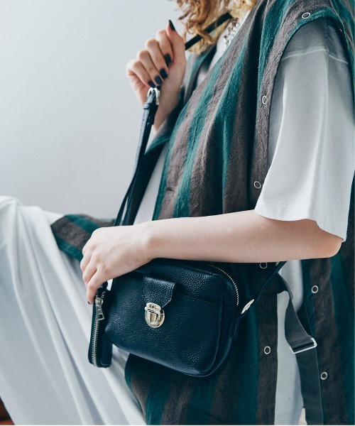 RNA（アールエヌエー）の「E4872 レザーショルダーＢＡＧ（ショルダーバッグ・レディース・ホワイト/ブラック/パープル・FREE）」の7枚目の写真