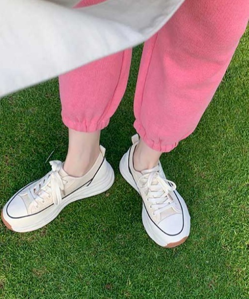 Vipoa(ヴィポア)の「プラットフォームスニーカー(スニーカー・レディース・アイボリー/ブラック・SMALL/MEDIUM/LARGE)」の5枚目の写真