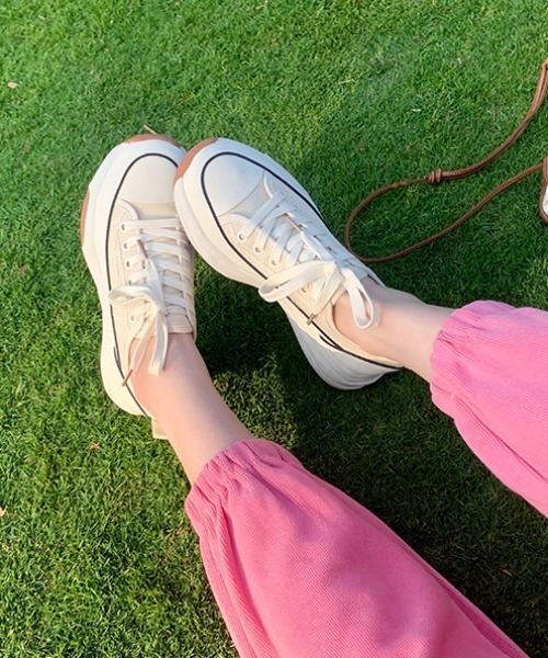 Vipoa(ヴィポア)の「プラットフォームスニーカー(スニーカー・レディース・アイボリー/ブラック・SMALL/MEDIUM/LARGE)」の7枚目の写真