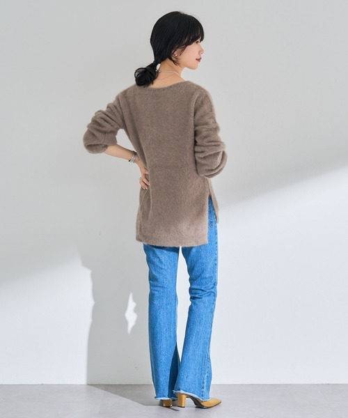 SHENERY（シーナリー）の「ファーカシミヤキーネックプルオーバー（ニット/セーター・レディース・ネイビー/ピンク/アイボリー/モカ・FREE）」の21枚目の写真