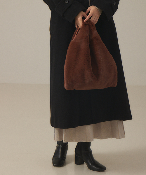 abahouse mavie(アバハウスマヴィ)の「エコファーバッグ(トートバッグ・レディース・ブラック/グレイッシュベージュ/ブラウン・フリー)」の11枚目の写真