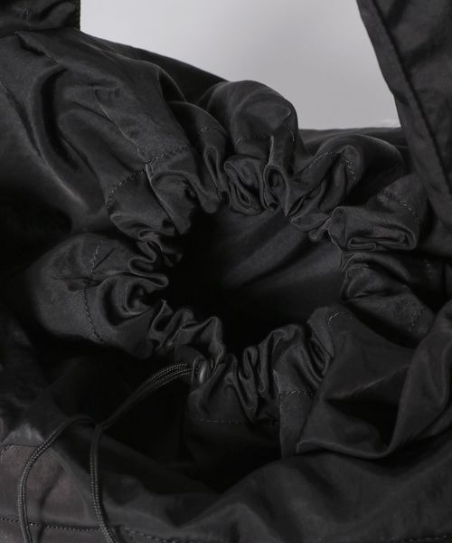 JEANASIS（ジーナシス）の「キルティングBIGボディバッグ/181240（ボディバッグ/ウエストポーチ・レディース・ホワイト/ブラック・FREE）」の6枚目の写真