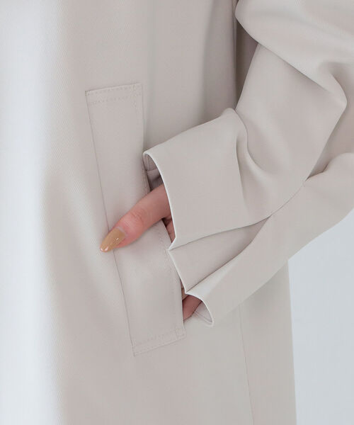 Ray BEAMS（レイビームス）の「Ray BEAMS / カーブ スリーブ ステンカラーコート（ステンカラーコート・レディース・オフホワイト/ブラック・ONE SIZE）」の16枚目の写真