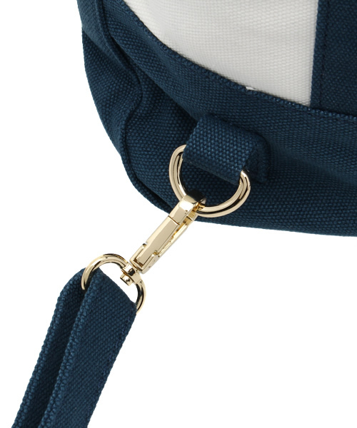 OUTLET（アウトレット）の「【who's who Chico】トート風2WAYBAG（トートバッグ・レディース・ホワイト×ネイビー/ホワイト×シルバー/ホワイト×ホワイト・FREE）」の7枚目の写真