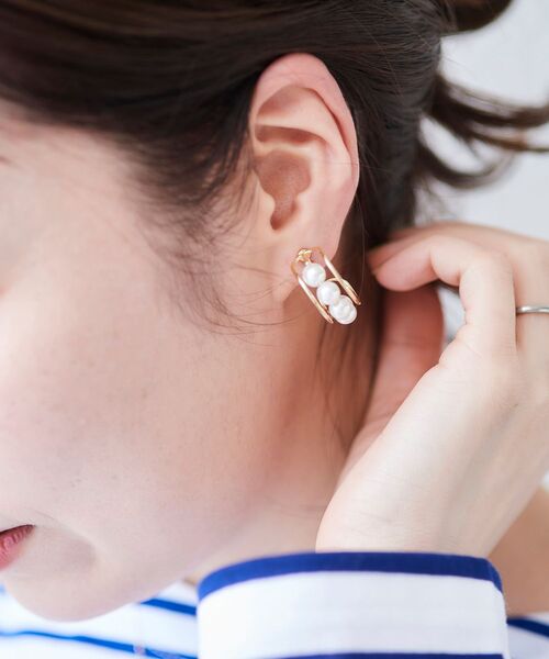 le.coeur blanc（ルクールブラン）の「MARMELO ハーフパールイヤリング（イヤリング・レディース・ゴールド・FREE）」の3枚目の写真