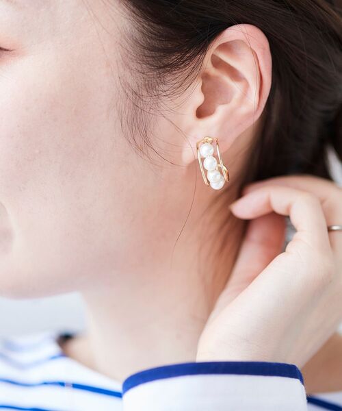 le.coeur blanc（ルクールブラン）の「MARMELO ハーフパールイヤリング（イヤリング・レディース・ゴールド・FREE）」の4枚目の写真