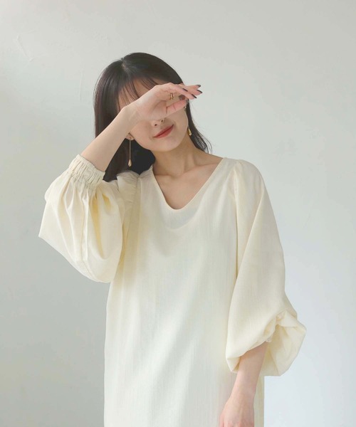 HER CLOSET（ハークローゼット）の「【shemoshelly】WEB限定ボリュームスリーブマーメイドワンピース（ワンピース・レディース・ブラック/ライトカーキ/アイボリー/スモークピンク・M）」の11枚目の写真