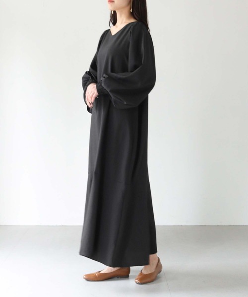 HER CLOSET（ハークローゼット）の「【shemoshelly】WEB限定ボリュームスリーブマーメイドワンピース（ワンピース・レディース・ブラック/ライトカーキ/アイボリー/スモークピンク・M）」の17枚目の写真