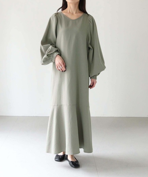 HER CLOSET（ハークローゼット）の「【shemoshelly】WEB限定ボリュームスリーブマーメイドワンピース（ワンピース・レディース・ブラック/ライトカーキ/アイボリー/スモークピンク・M）」の21枚目の写真