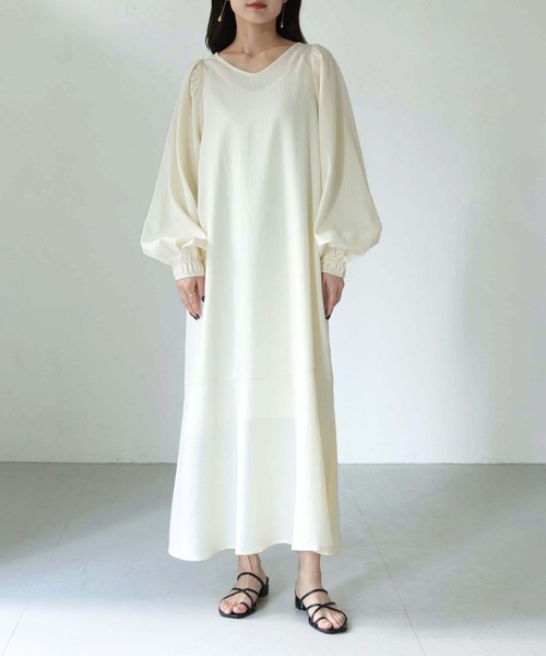 HER CLOSET（ハークローゼット）の「【shemoshelly】WEB限定ボリュームスリーブマーメイドワンピース（ワンピース・レディース・ブラック/ライトカーキ/アイボリー/スモークピンク・M）」の5枚目の写真