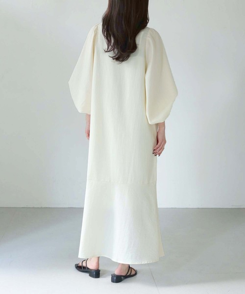 HER CLOSET（ハークローゼット）の「【shemoshelly】WEB限定ボリュームスリーブマーメイドワンピース（ワンピース・レディース・ブラック/ライトカーキ/アイボリー/スモークピンク・M）」の14枚目の写真