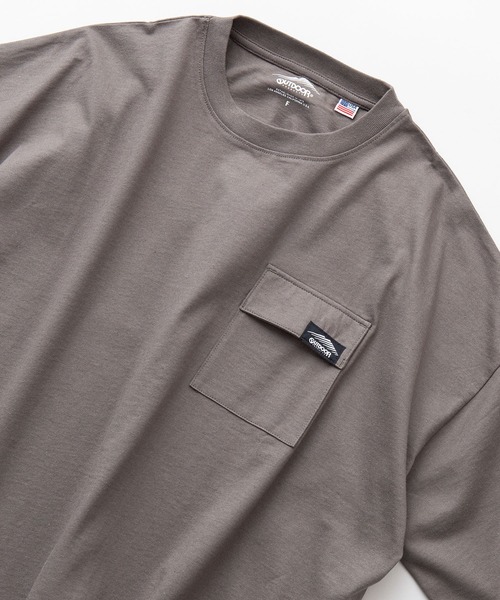 OUTDOOR PRODUCTS(アウトドアプロダクツ)の「USAコットン フラップポケット ビッグシルエット ワンポイントブランドロゴ Tシャツ(Tシャツ/カットソー・レディース・カーキ/チャコールグレー/ホワイト/ベージュ・FREE)」の4枚目の写真