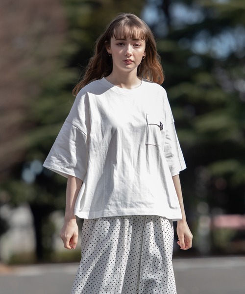OUTDOOR PRODUCTS(アウトドアプロダクツ)の「USAコットン フラップポケット ビッグシルエット ワンポイントブランドロゴ Tシャツ(Tシャツ/カットソー・レディース・カーキ/チャコールグレー/ホワイト/ベージュ・FREE)」の18枚目の写真