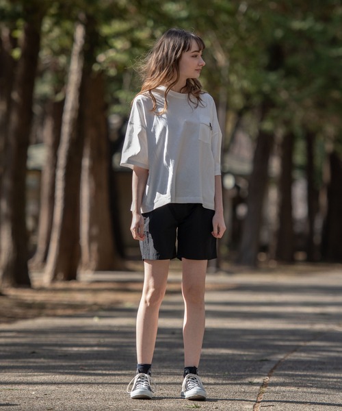 OUTDOOR PRODUCTS(アウトドアプロダクツ)の「USAコットン フラップポケット ビッグシルエット ワンポイントブランドロゴ Tシャツ(Tシャツ/カットソー・レディース・カーキ/チャコールグレー/ホワイト/ベージュ・FREE)」の22枚目の写真