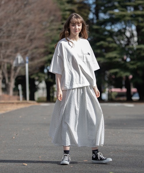 OUTDOOR PRODUCTS(アウトドアプロダクツ)の「USAコットン フラップポケット ビッグシルエット ワンポイントブランドロゴ Tシャツ(Tシャツ/カットソー・レディース・カーキ/チャコールグレー/ホワイト/ベージュ・FREE)」の14枚目の写真