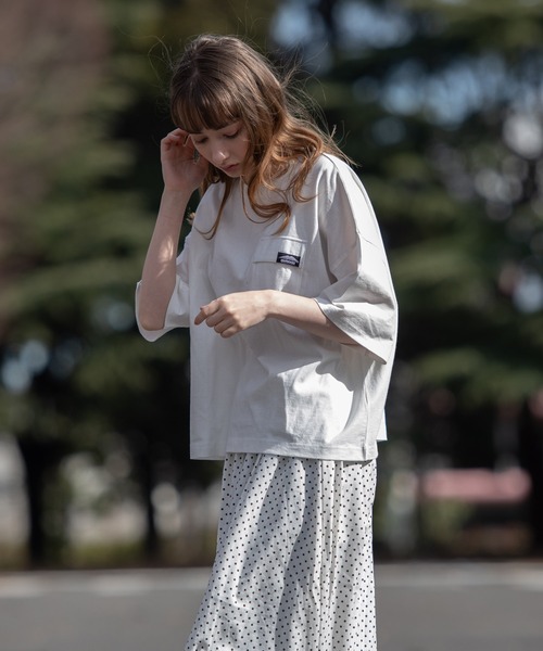 OUTDOOR PRODUCTS(アウトドアプロダクツ)の「USAコットン フラップポケット ビッグシルエット ワンポイントブランドロゴ Tシャツ(Tシャツ/カットソー・レディース・カーキ/チャコールグレー/ホワイト/ベージュ・FREE)」の17枚目の写真