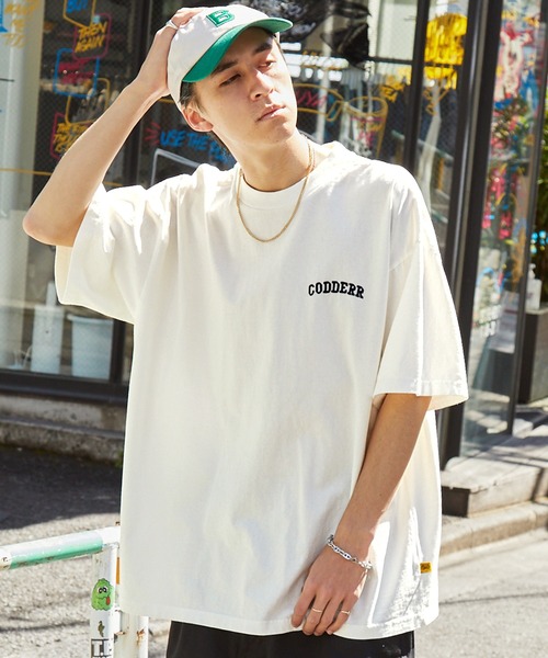 MONO-MART(モノマート)の「【CODDERR】アーチロゴ刺繍 ビッグシルエット ヴィンテージライクピグメントTシャツ(Tシャツ/カットソー・メンズ・グリーン/ピンク/ホワイト/ブラック/サックスブルー/アッシュグレー・M/L/XL)」の2枚目の写真