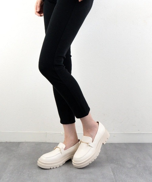 Fabby fabby(ファビィーファビィー)の「ビットローファータンクソールシューズ(ローファー・レディース・アイボリー・SMALL/LARGE/MEDIUM)」の10枚目の写真