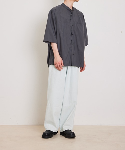 ADAM ET ROPE'（アダムエロペ）の「【小松マテーレ】ナイロンタスラン オーバーサイズ バンドカラー シャツ / 撥水（シャツ/ブラウス・メンズ・スミクロ/ベージュ系その他/ターコイズブルー・L/M）」の15枚目の写真
