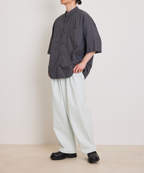 ADAM ET ROPE'（アダムエロペ）の「【小松マテーレ】ナイロンタスラン オーバーサイズ バンドカラー シャツ / 撥水（シャツ/ブラウス・メンズ・スミクロ/ベージュ系その他/ターコイズブルー・L/M）」の6枚目の写真