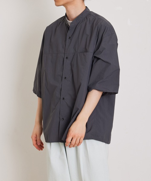 ADAM ET ROPE'（アダムエロペ）の「【小松マテーレ】ナイロンタスラン オーバーサイズ バンドカラー シャツ / 撥水（シャツ/ブラウス・メンズ・スミクロ/ベージュ系その他/ターコイズブルー・L/M）」の10枚目の写真