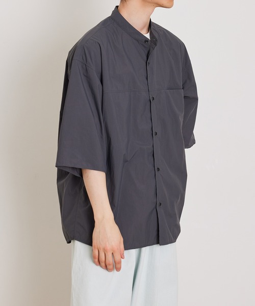 ADAM ET ROPE'（アダムエロペ）の「【小松マテーレ】ナイロンタスラン オーバーサイズ バンドカラー シャツ / 撥水（シャツ/ブラウス・メンズ・スミクロ/ベージュ系その他/ターコイズブルー・L/M）」の17枚目の写真