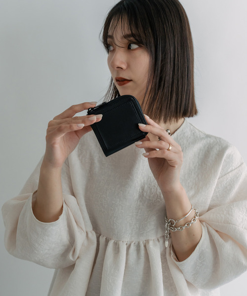 Rename(リネーム)の「Rename グロッシーレザー モノクローム ウォレット 本革 2つ折り コンパクト ミニ 財布(財布・メンズ・ブラック・FREE)」の10枚目の写真