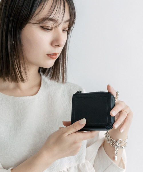 Rename(リネーム)の「Rename グロッシーレザー モノクローム ウォレット 本革 2つ折り コンパクト ミニ 財布(財布・メンズ・ブラック・FREE)」の7枚目の写真