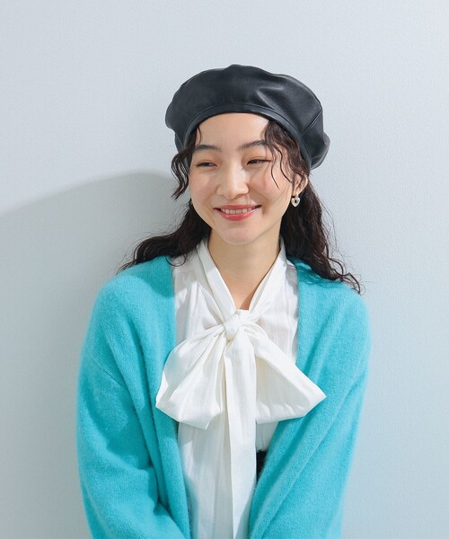 Ray BEAMS（レイビームス）の「Ray BEAMS / フェイクレザー ベレー帽（ハンチング/ベレー帽・レディース・ライトグレー/ブラック・ONE SIZE）」の3枚目の写真