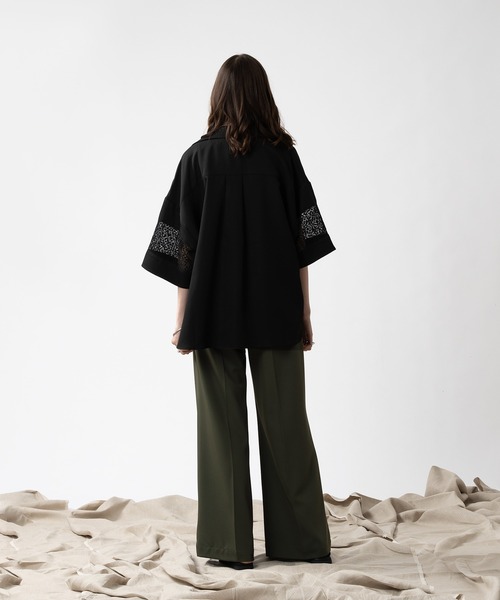 SELLE GLANT(セレグランテ)の「ARM LACE SWITCH SHIRT/アームレースキリカエシャツ(シャツ/ブラウス・メンズ・オフホワイト/ブラック・MEDIUM/LARGE)」の8枚目の写真