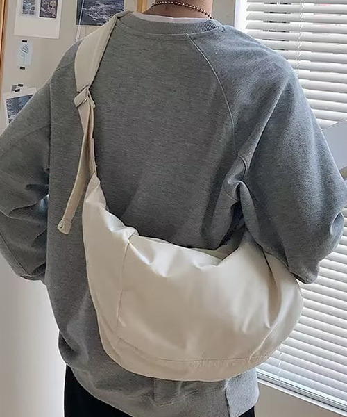 c.u.l（シーユーエル）の「ナイロン斜め掛けショルダーバッグ cula705（ショルダーバッグ・レディース・ブラック/ホワイト・FREE）」の2枚目の写真