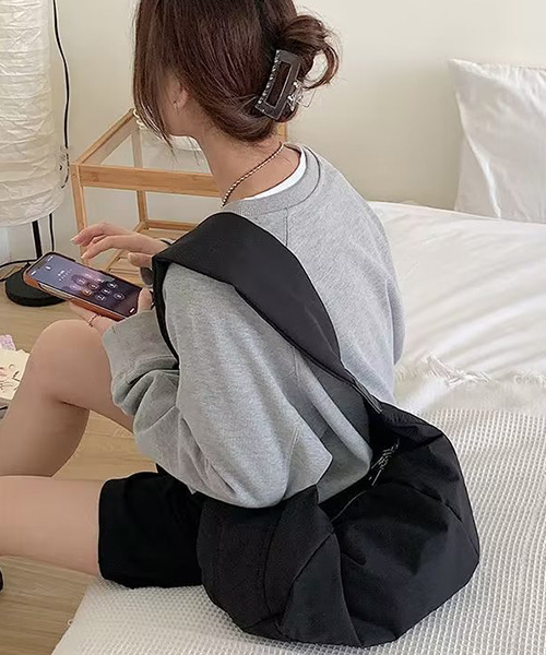 c.u.l（シーユーエル）の「ナイロン斜め掛けショルダーバッグ cula705（ショルダーバッグ・レディース・ブラック/ホワイト・FREE）」の5枚目の写真