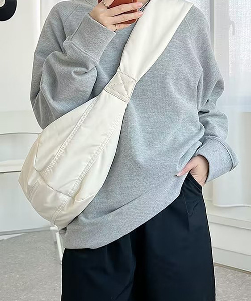 c.u.l（シーユーエル）の「ナイロン斜め掛けショルダーバッグ cula705（ショルダーバッグ・レディース・ブラック/ホワイト・FREE）」の11枚目の写真