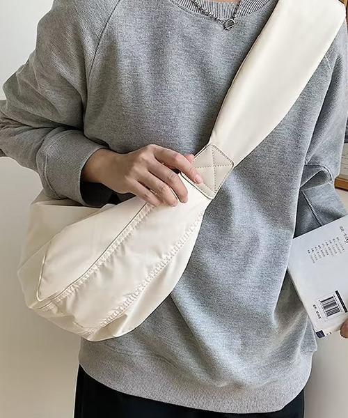 c.u.l（シーユーエル）の「ナイロン斜め掛けショルダーバッグ cula705（ショルダーバッグ・レディース・ブラック/ホワイト・FREE）」の12枚目の写真