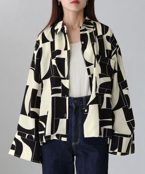 vingtrois（バントロア）の「【vingtrois】ジオメトリック柄ワイドスリーブシャツ（シャツ/ブラウス・レディース・サックスブルー/グレイッシュベージュ/オフホワイト・M）」の4枚目の写真