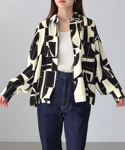 vingtrois（バントロア）の「【vingtrois】ジオメトリック柄ワイドスリーブシャツ（シャツ/ブラウス・レディース・サックスブルー/グレイッシュベージュ/オフホワイト・M）」の8枚目の写真